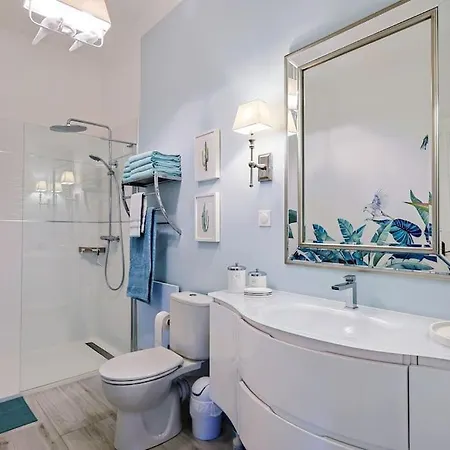 Elegant Piscine Vue Mer Apartment