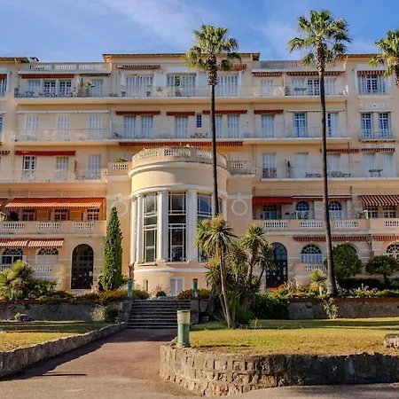 Elegant Piscine Vue Mer